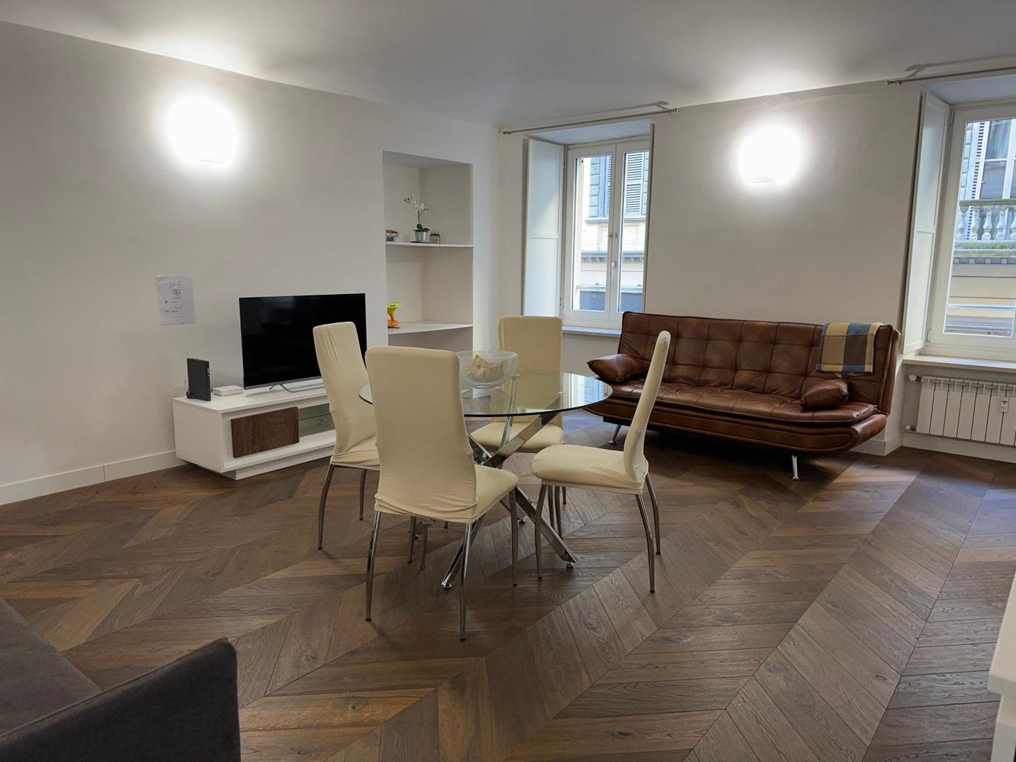 5 Min Porta Nuova, In The Centre Of Apartment *